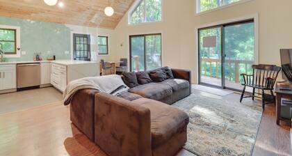 Community Beach Access: Modern Poconos Cabin!