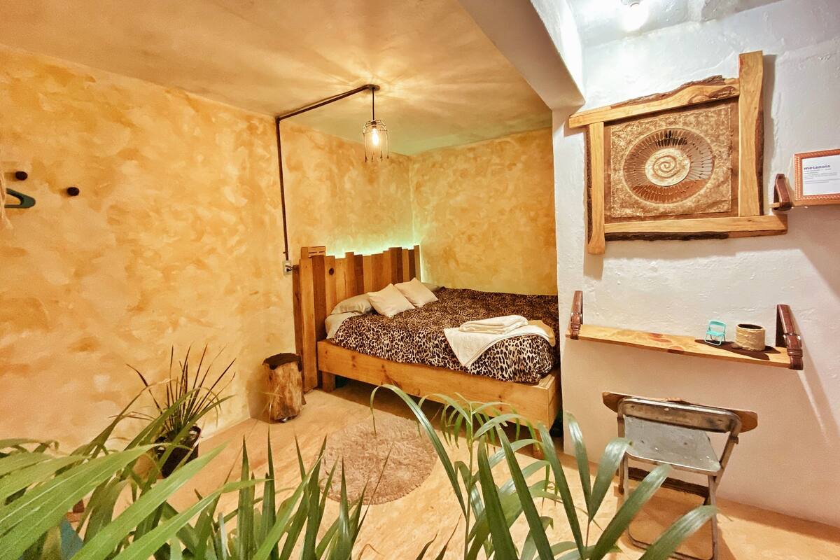 Quarto luxo | Camas com colchões de espuma com sistema de memória, escrivaninha