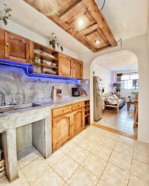 大型冰箱、調理機、鍋具/餐盤/廚房用品