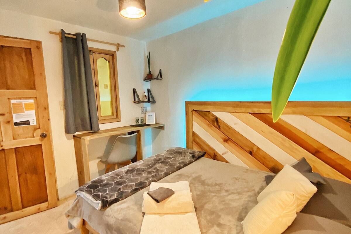 Quarto casal design | Camas com colchões de espuma com sistema de memória, escrivaninha