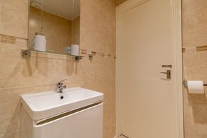 Departamento | Baño | Regadera y toallas