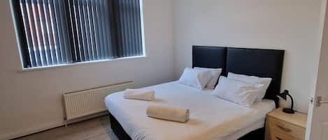 1 habitación, tabla de planchar con plancha, wifi gratis y ropa de cama