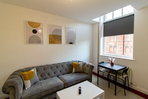 Apartment | Living area - Impeccable 2-bed Apartment in Gateshead (Gateshead)