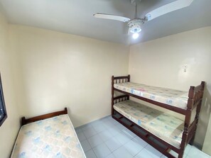 2 bedrooms, iron/ironing board, internet - Foot in the Sand Ocean Beach (Praia Grande)