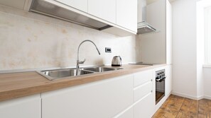 Fridge, microwave, oven, stovetop - Roma 87 - One Bedroom Apartment, Sleeps 2 (Bormio)