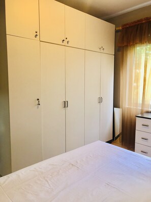 2 bedrooms, iron/ironing board, free WiFi, bed sheets - Orion Central Apartment (Tirana)