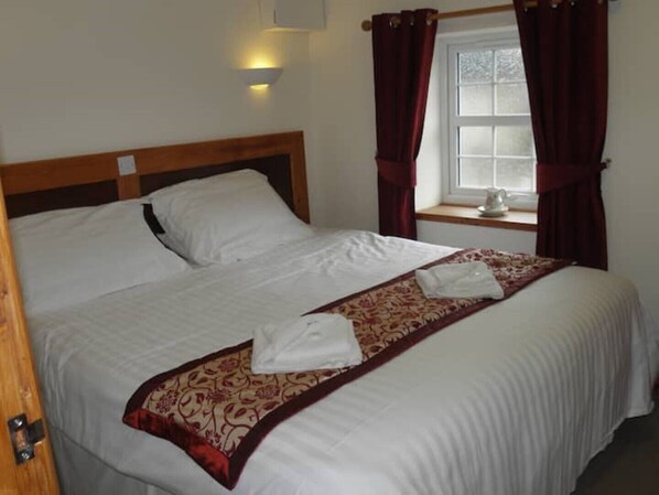 1 slaapkamer, een strijkplank/strijkijzer, wifi, beddengoed