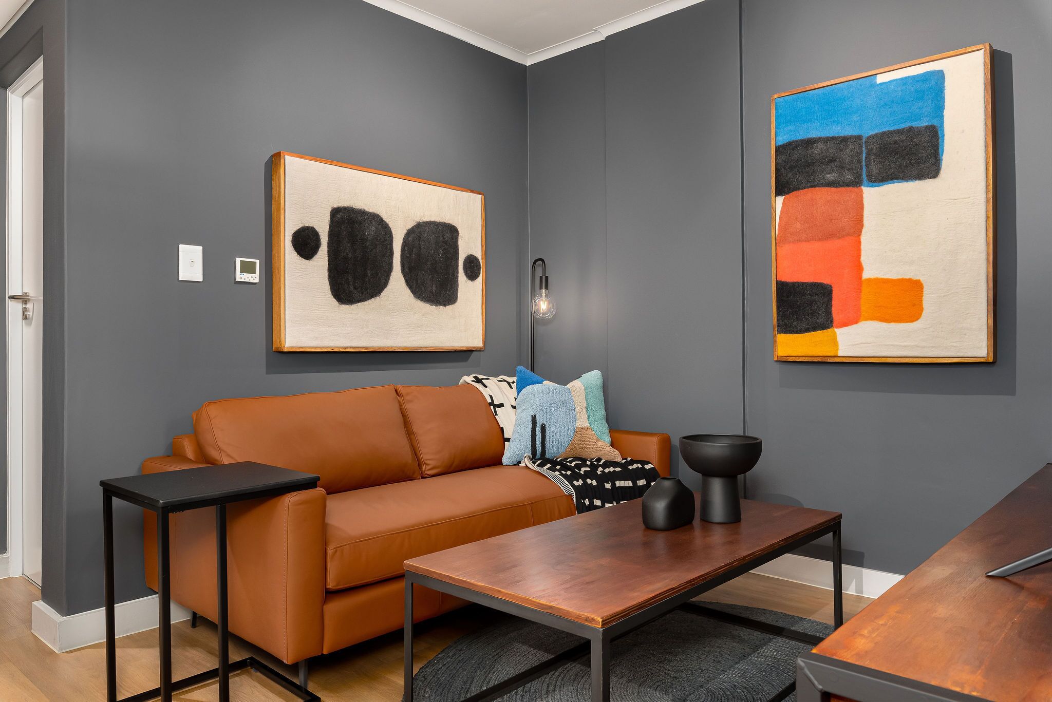Studio – grand | Oppholdsområde | En 50-tommers Flatskjerm-TV med kabel-kanaler samt Netflix