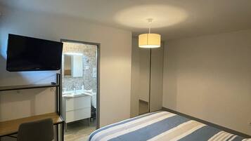2 bedrooms, desk, soundproofing, iron/ironing board