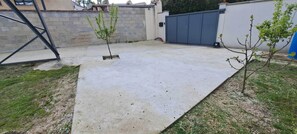 Property grounds - Pacific Green (Chalifert)
