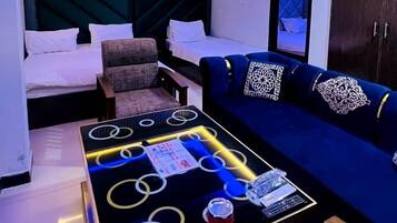 Executive Suite | Desk, free WiFi