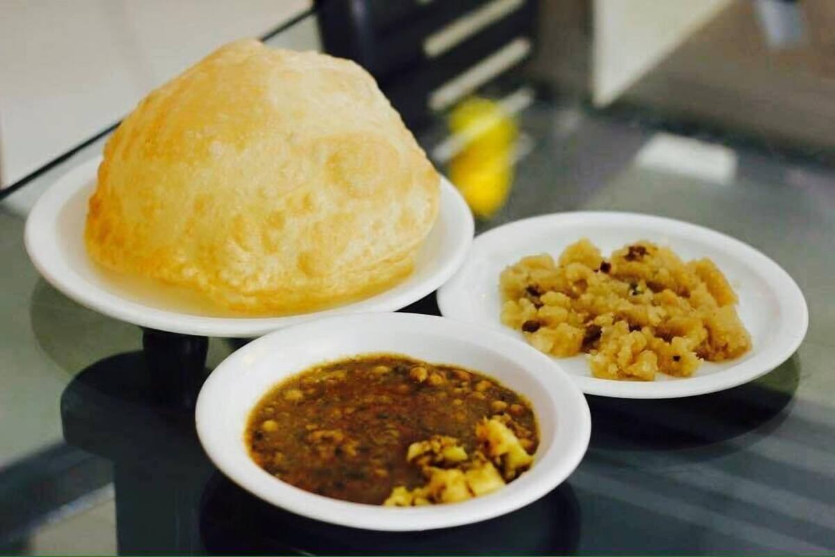 تناول الطعام داخل الغرفة