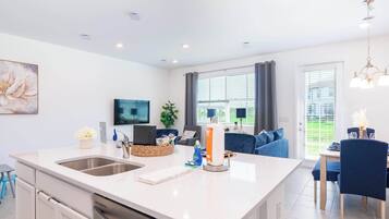 Townhome, Multiple Beds, Kitchen, Garden View (Sapphire Hideaway at The Enclaves) | Interior