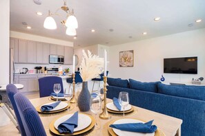 Casa geminada, várias camas, cozinha, vista para o jardim (Sapphire Hideaway at The Enclaves) | Opções para refeição