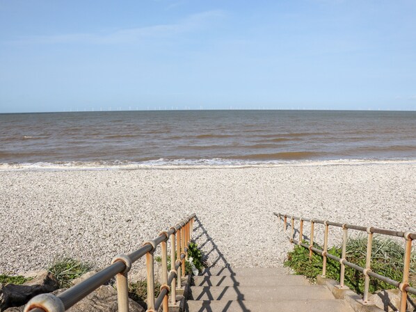 Una spiaggia nelle vicinanze