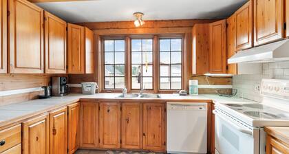 Relax & Rewind : Spacious Waterfront with SPA