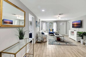 House, Multiple Beds, Pool Access, Pool View (Seacrest House) | Living area