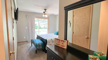 3 bedrooms, travel crib, internet, bed sheets