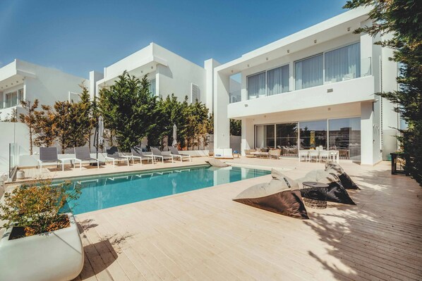 Villa (5 Bedrooms) | Exterior