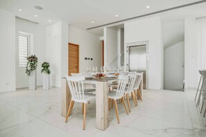 Villa (5 Bedrooms) | Intérieur