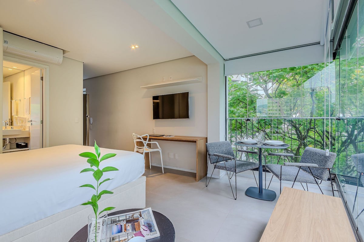 Exclusive-Studio | Bügeleisen/Bügelbrett, kostenloses WLAN, Bettwäsche