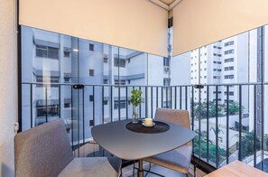 Classic Studio | Dining - Next Home Design by Viva - Apartamentos em prédio próximo ao Parque do Ibirapuera (São Paulo)