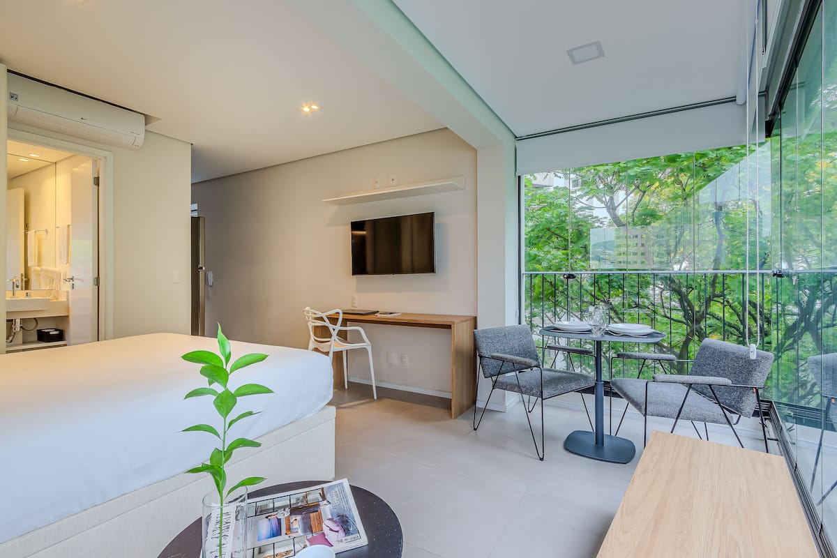 Exclusive Studio | 1 bedroom, iron/ironing board, free WiFi, bed sheets