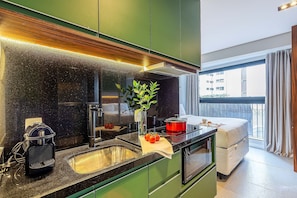 Private kitchen - Next Home Design by Viva - Apartamentos em prédio próximo ao Parque do Ibirapuera (São Paulo)