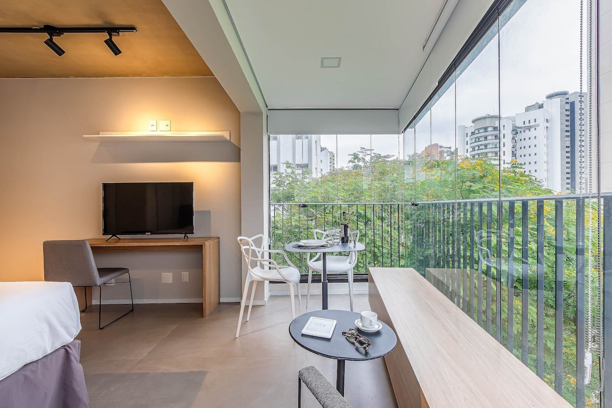 Comfort-Studio | Bügeleisen/Bügelbrett, kostenloses WLAN, Bettwäsche