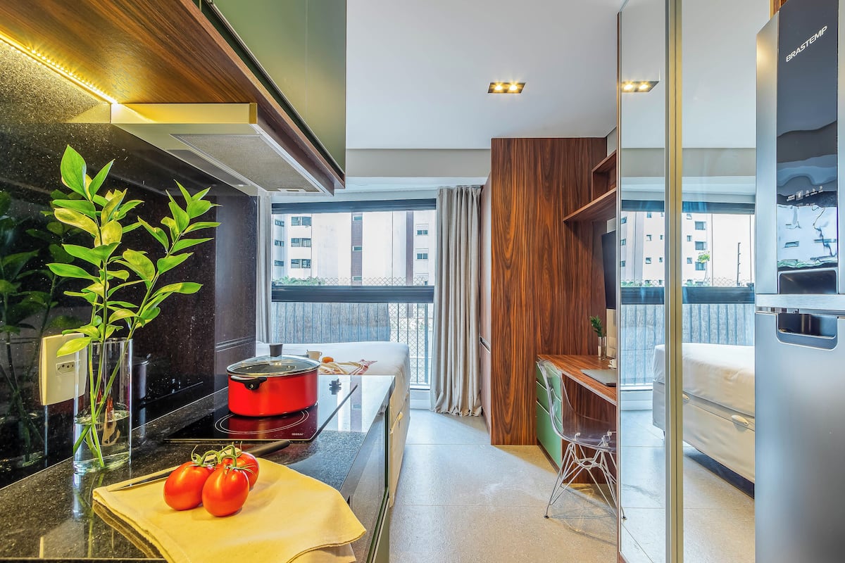 Panoramic Studio | Private kitchen | Microwave, stovetop, espresso maker, cookware/dishes/utensils