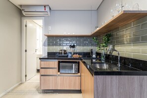 Standard Studio | Private kitchen | Microwave, stovetop, espresso maker, cookware/dishes/utensils