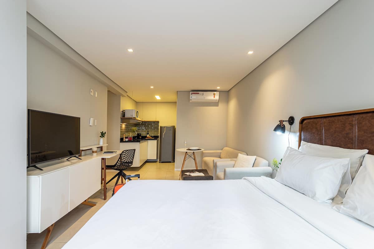 City Studio | 1 bedroom, iron/ironing board, free WiFi, bed sheets