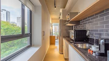 Estúdio conforto | Cozinha privada | Micro-ondas, cooktop, máquina de café expresso