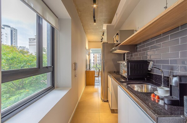 Estudio Confort | Cocina privada | Microondas, placa de cocina y máquina de café espresso