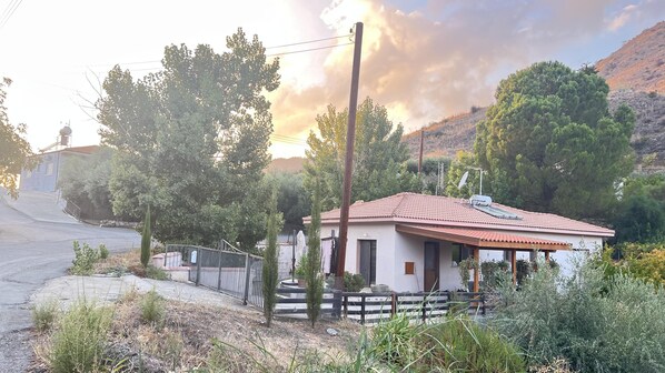 House | Exterior - Beautiful 3 Bedr House in Arakapas With Fireplace (Arakapas)