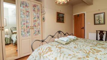 2 bedrooms, individually decorated, individually furnished