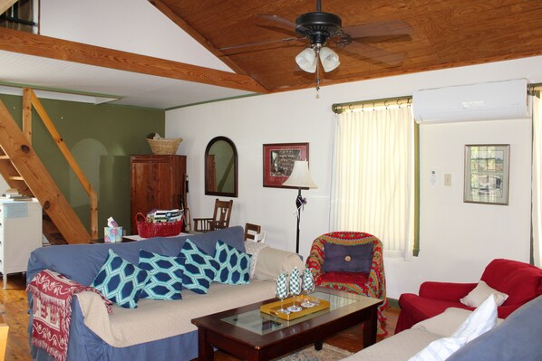 Living area - Shalom Chalet (Hot Springs Village)