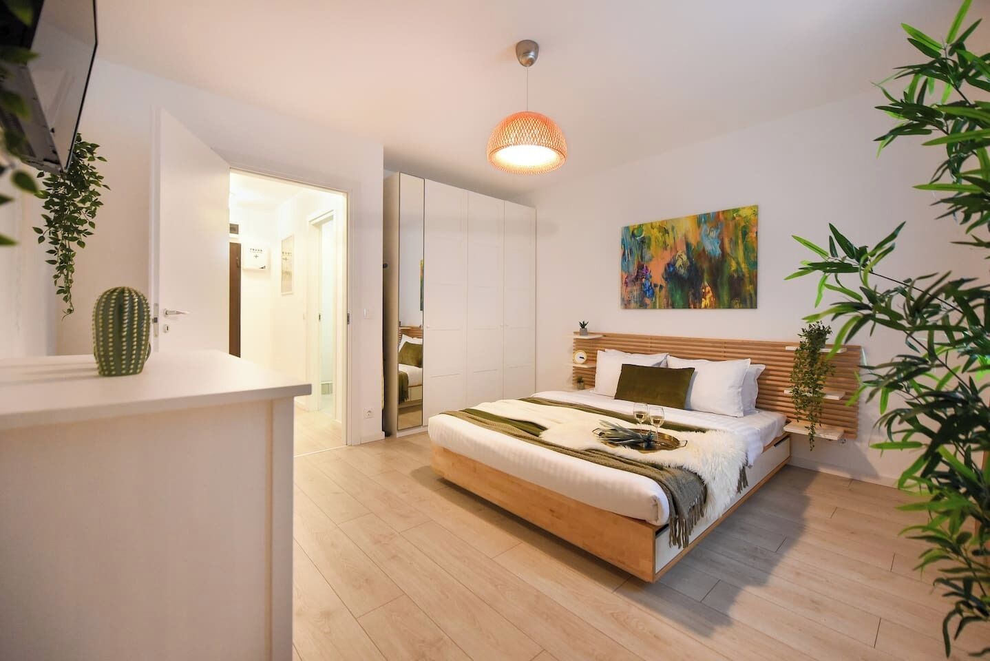 1 bedroom, desk, iron/ironing board, WiFi