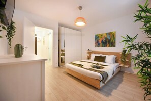 1 habitación, escritorio, tabla de planchar con plancha y wifi 