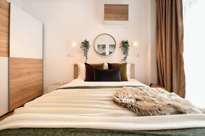 1 bedroom, desk, iron/ironing board, WiFi - INTO THE FOREST | Relaxing 1BR Apt (București)