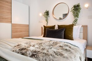 1 bedroom, desk, iron/ironing board, WiFi
