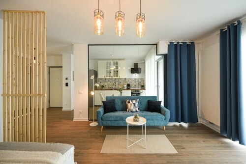 THE POETS HOUSE | Cloud9 Artsy Studio
