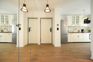 Fridge, oven, stovetop, dishwasher - THE POETS HOUSE | Cloud9 Artsy Studio (București)