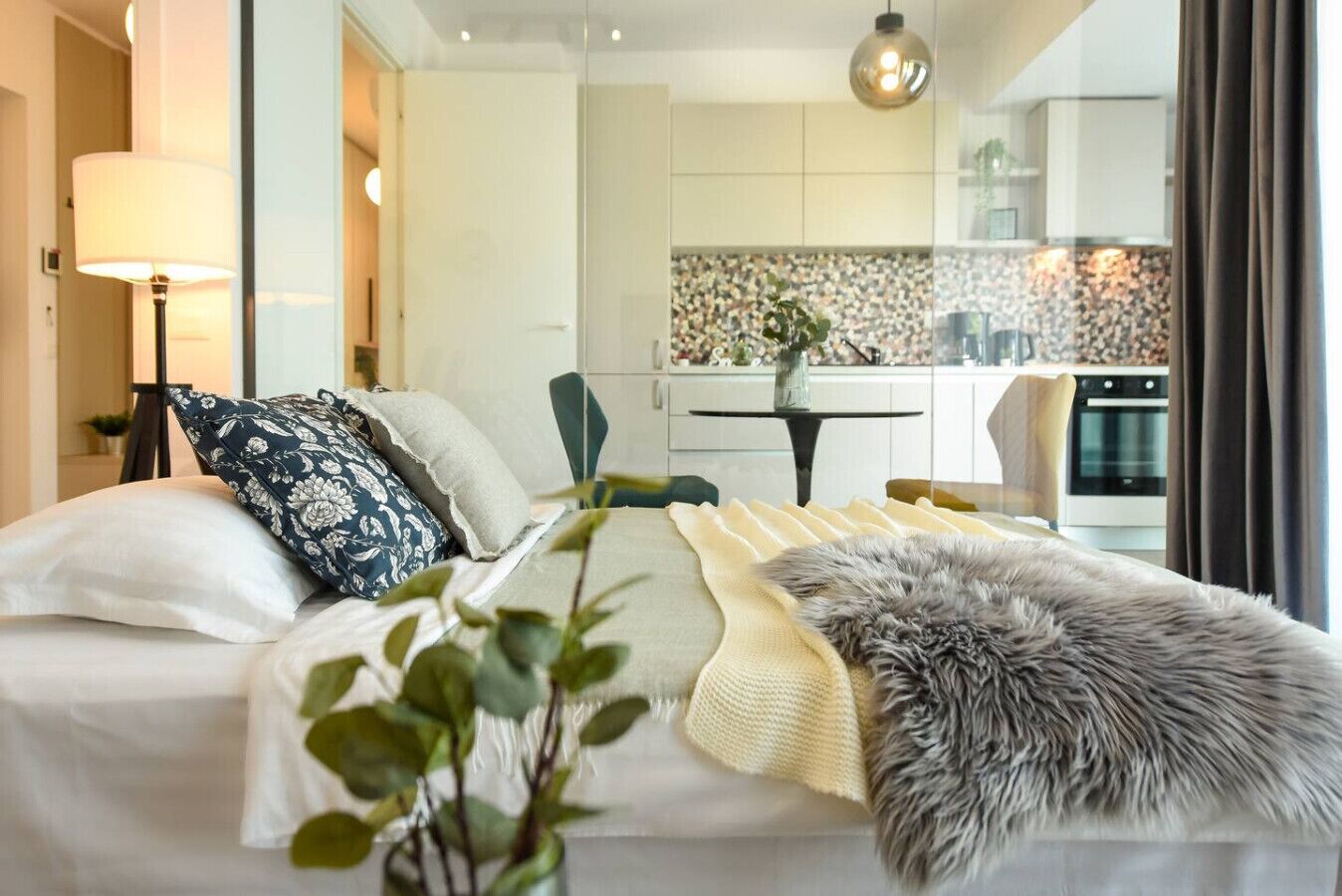 Desk, iron/ironing board, WiFi, bed sheets