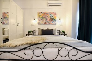 1 bedroom, desk, iron/ironing board, WiFi