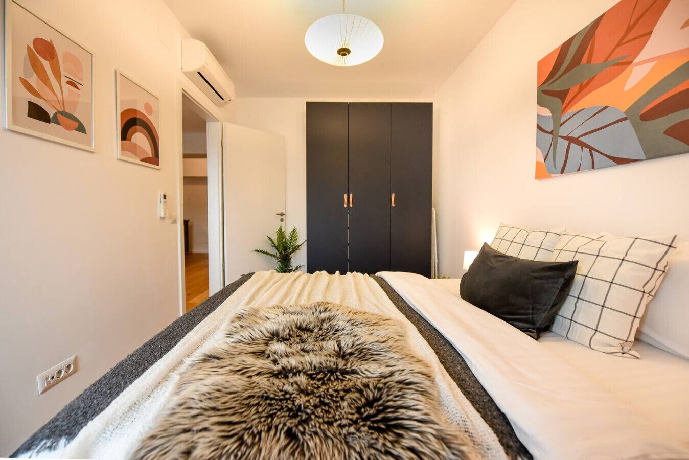 1 bedroom, desk, iron/ironing board, WiFi