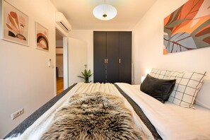 1 bedroom, desk, iron/ironing board, WiFi