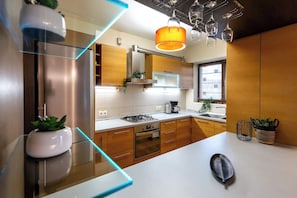 Refrigerador, horno, parrilla de estufa y lavavajillas