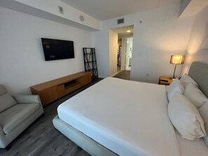 1 bedroom, desk, iron/ironing board, WiFi