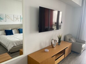 1 chambre, bureau, fer et planche à repasser, Wi-Fi